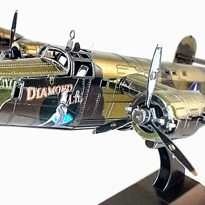 Mô Hình 3D Kim Loại Lắp Ráp Máy Bay Ném Bom B-24 Liberator