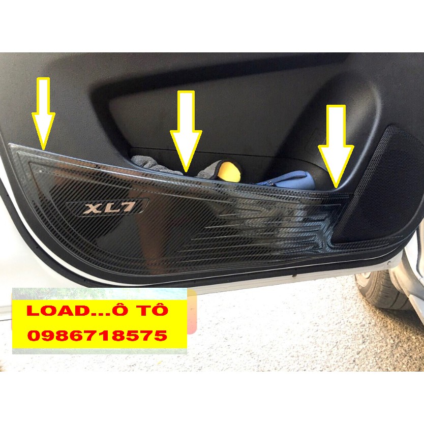 Ốp Tapli Cánh Cửa Suzuki XL7 2022-2020 Vân Carbon