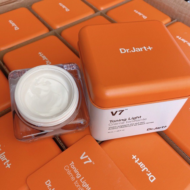 Kem dưỡng da V7 hộp thiếc vuông 50ml