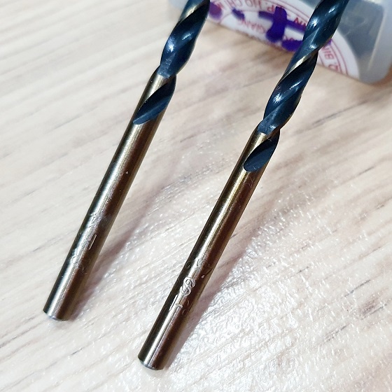 Set Gồm 2 Mũi Khoan 4,2mm Màu Vàng Đồng Đường Xoắn Màu Đen Chất Liệu Thép