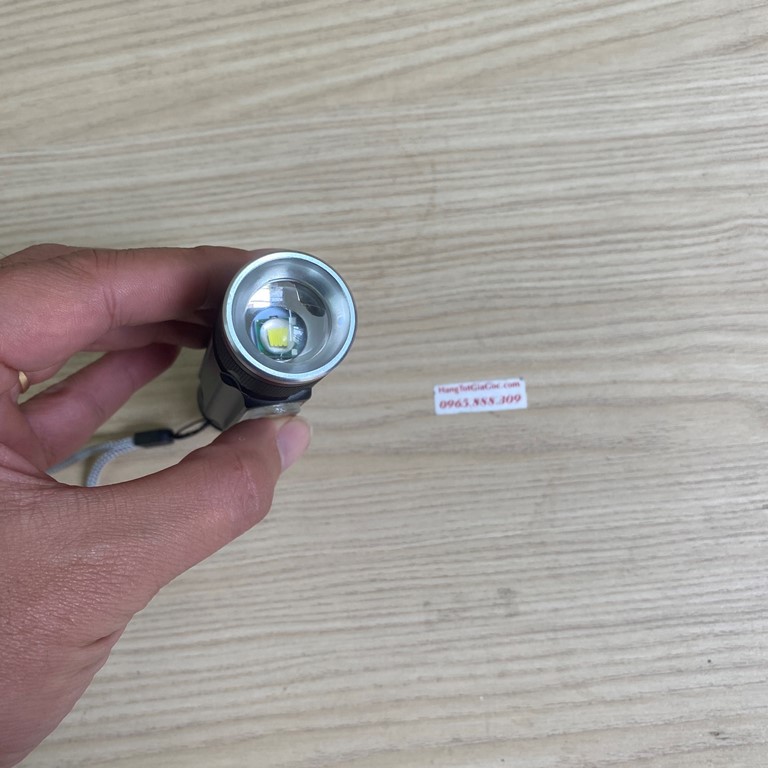 Đèn pin siêu sáng mini Ultrafire C31 zoom xa gần, có bóng led sườn, có nam châm ở đuôi ₫ 170.000₫