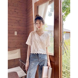 JANET STUDIO • (Sale 20%) Áo cổ tim vải ren nổi