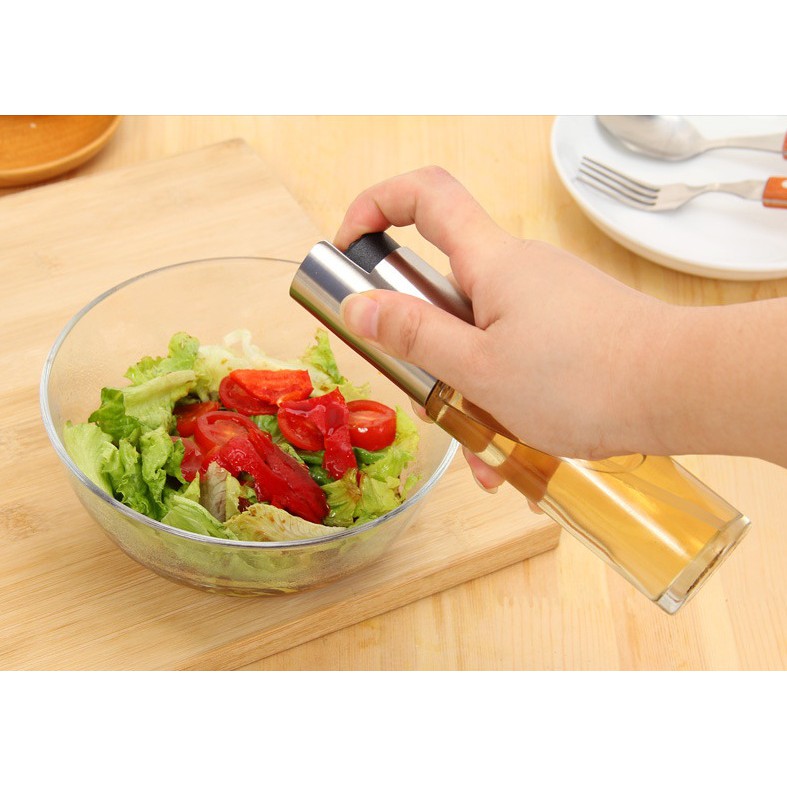 Bình xịt dầu thủy tinh 100ml, tiện dụng khi ăn các món salad trộn hoặc xịt nấu ăn, dầu đi ra theo một màn sương mịn