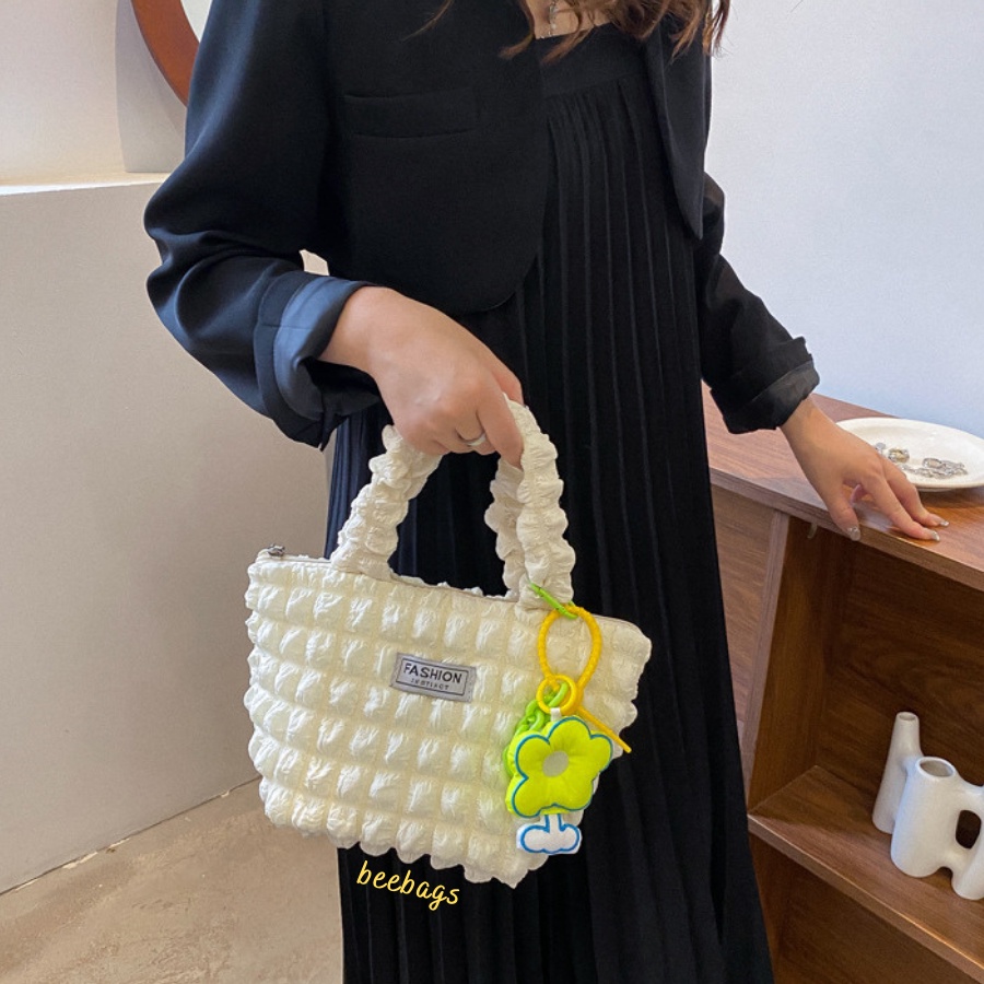 Túi Đeo Vai Vải Xốp Kèm Móc Khóa Xinh Xắn Màu Trắng Và Đen | TX40 | Túi Vải Cầm Tay Phù Hợp Mọi Outfit Đi Chơi, Cafe