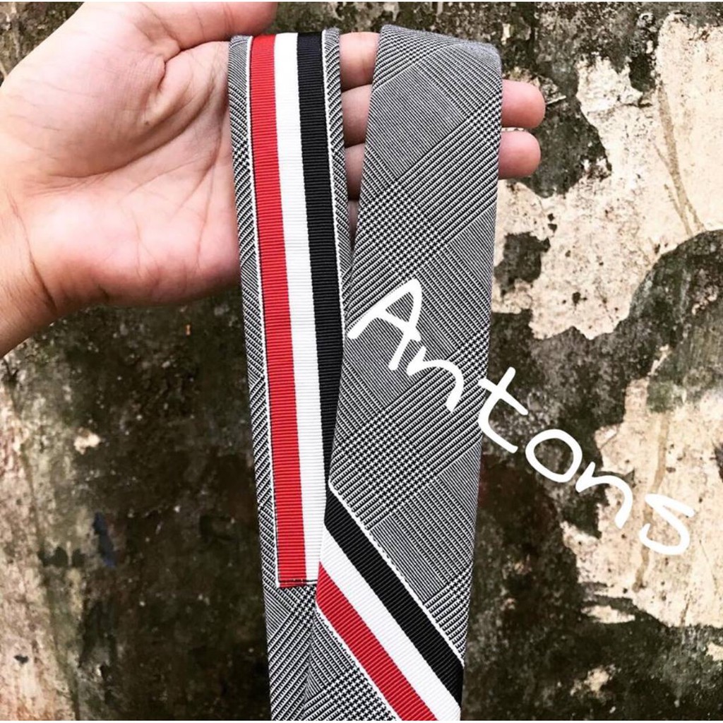 Cà Vạt Thom Browne