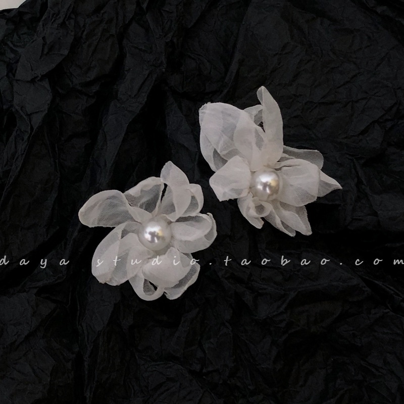 Khuyên Tai Chiffon Hình Hoa Đính Ngọc Trai Phong Cách Lãng Mạn Cho Nữ