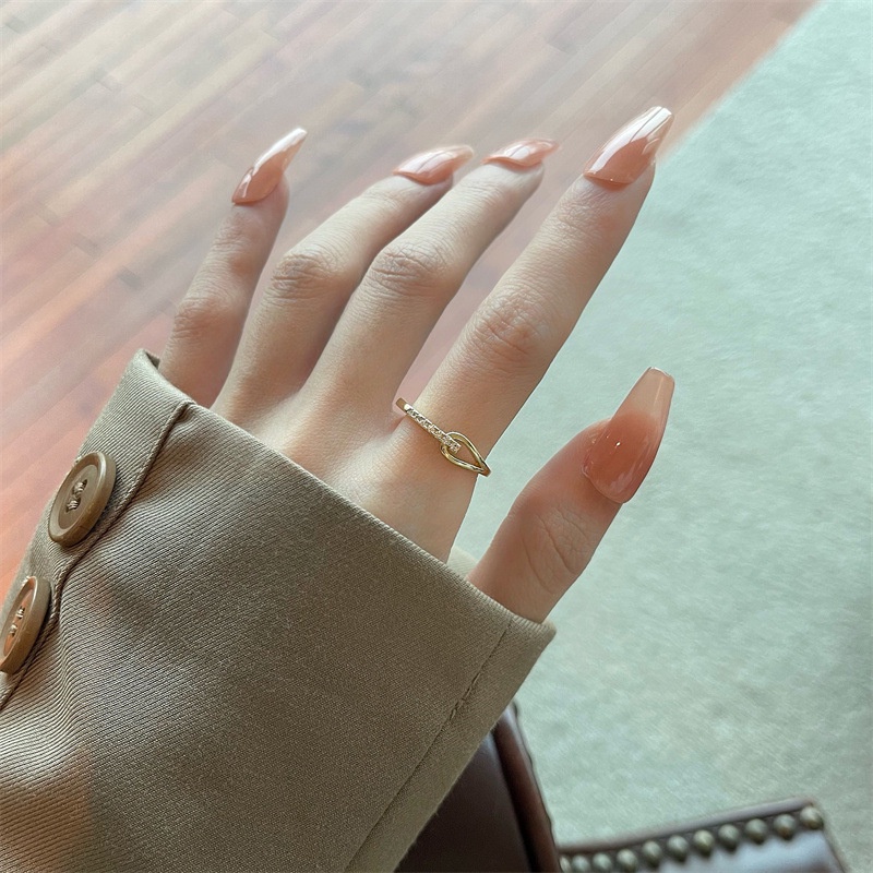 Nhẫn Hở Hình Hoa Đính Kim Cương Tím Thiết Kế Đơn Giản