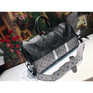 Túi du lịch trống