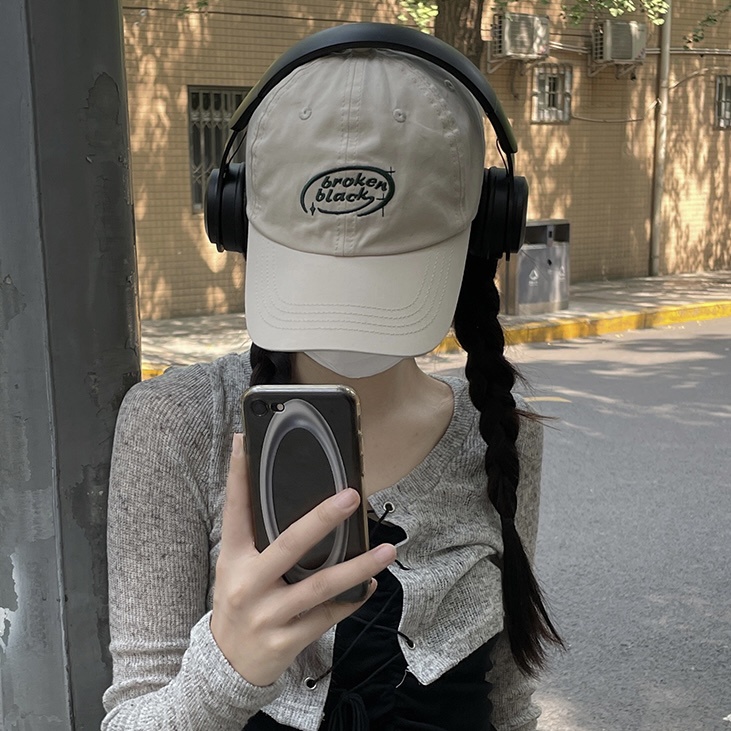 Mũ MG STUDIO thêu chữ broken black