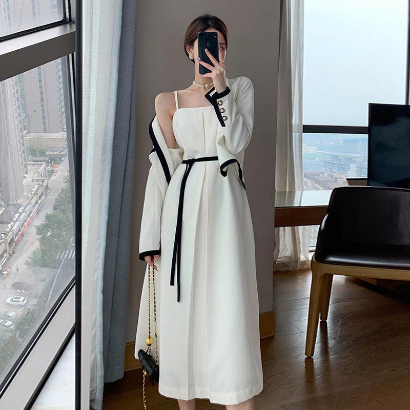 Bộ Áo Khoác Vest Phối Chân Váy Yếm Kiểu Pháp Thời Trang Mùa Thu 2022 Cho Bạn Gái