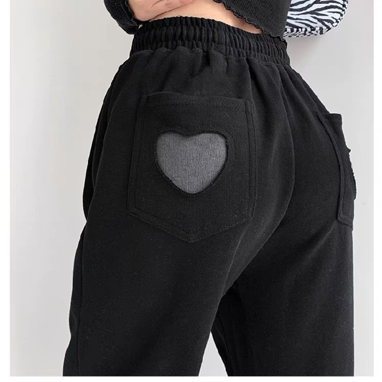 Quần Thể Thao Bom Chun Nữ Ống Rộng Bo Gấu Unisex Họa Tiết Trái Tim