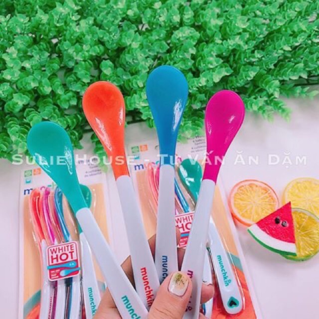 thìa báo nóng Munchkin Mỹ cho bé ăn dặm