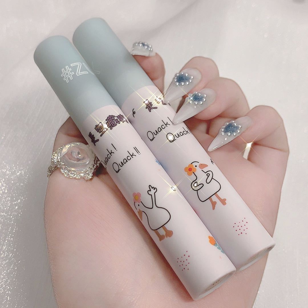 [Hàng mới về] Son môi màu nhung lì lâu trôi thiết kế vỏ hình chú vịt dễ thương | BigBuy360 - bigbuy360.vn