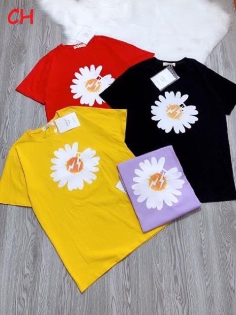 Phông hoa cúc mất cánh in ngực CON555