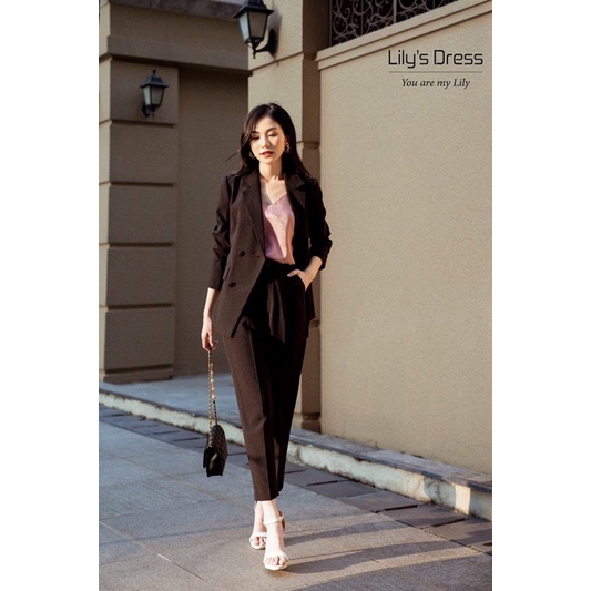 Blazer 4 cúc vạt chéo đen và quần baggy đen