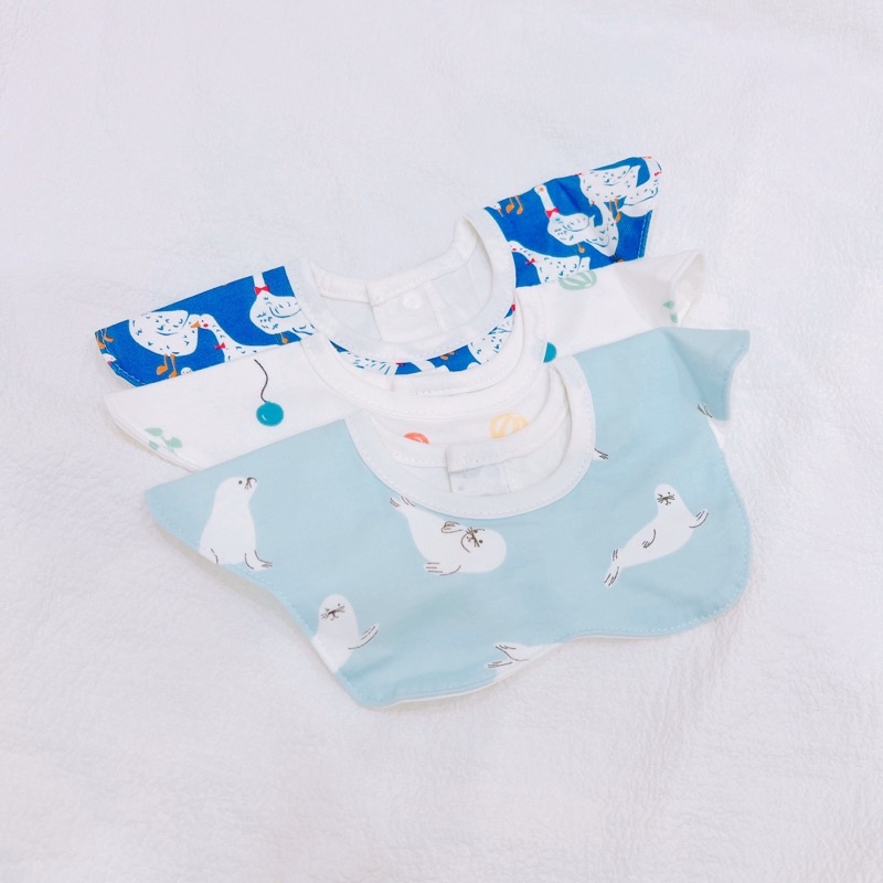 Set 3 yếm cổ tròn cánh hoa vải cotton mềm mại, dễ thương cho bé