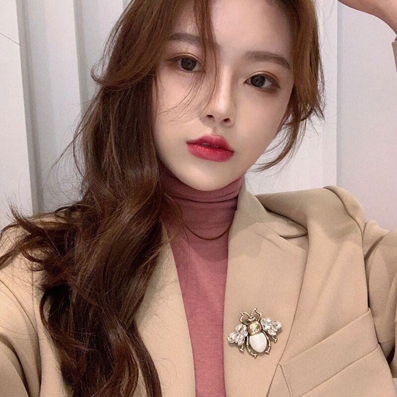 Ghim Cài Áo Hình Con Ong Đính Ngọc Trai Nhân Tạo Thời Trang