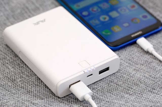 Pin sạc dự phòng chính hãng AVA dung lượng 10000  mAh,bảo hành 1 thang1 đổi 1.