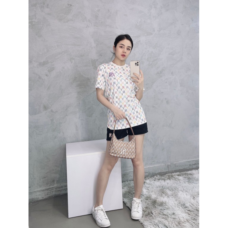 (HÀNG XUẤT XỊN) Túi xách B224 MONOGRAM JACQUARD HOBO BAG BROWN  Kích thước: 22 cm x 6 cm x 17 cm Made in Viet//nam