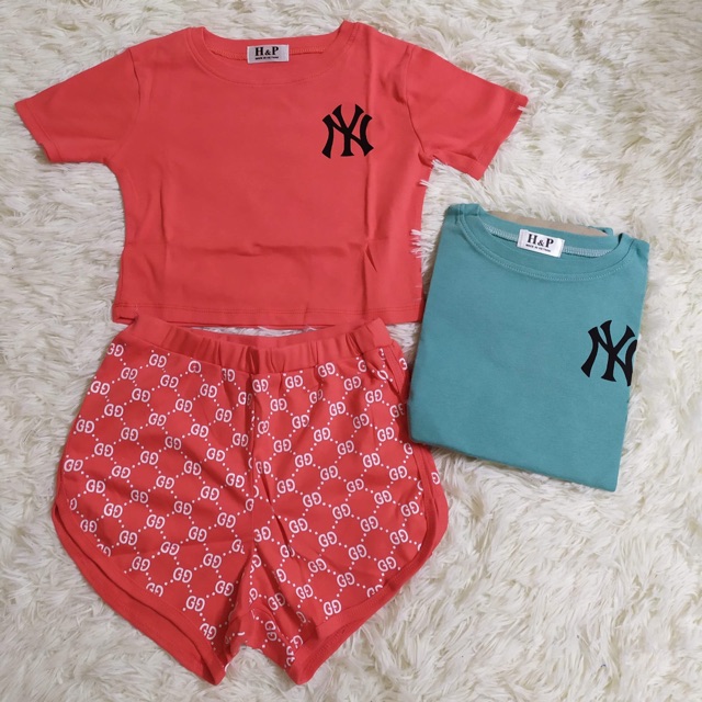 Set bộ thể thao croptop tông sáng tôn dáng , body mẫu chữ M logo thun co giãn 4 chiều cực mát