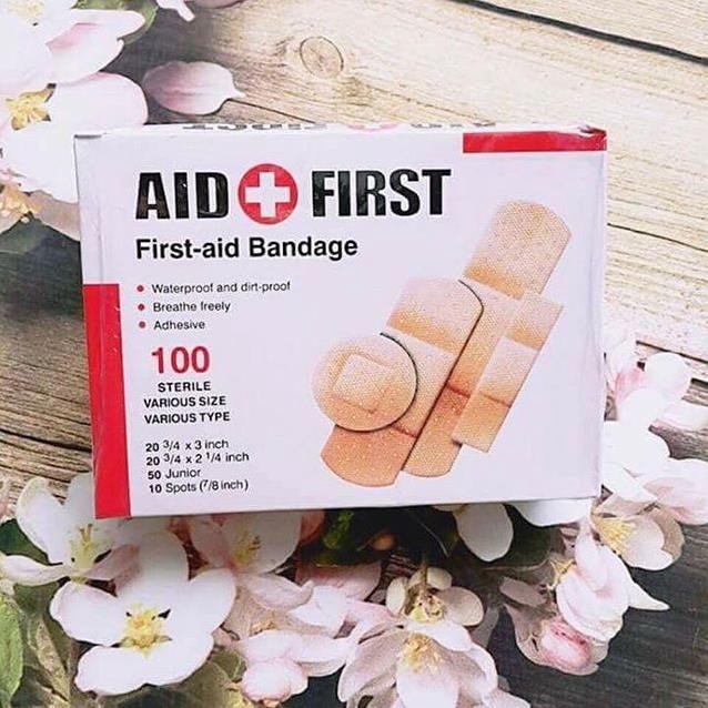 Hộp băng cá nhân dán vết thương Urgo Aid First 100 miếng, băng ago, băng dán vết thương tiện dụng