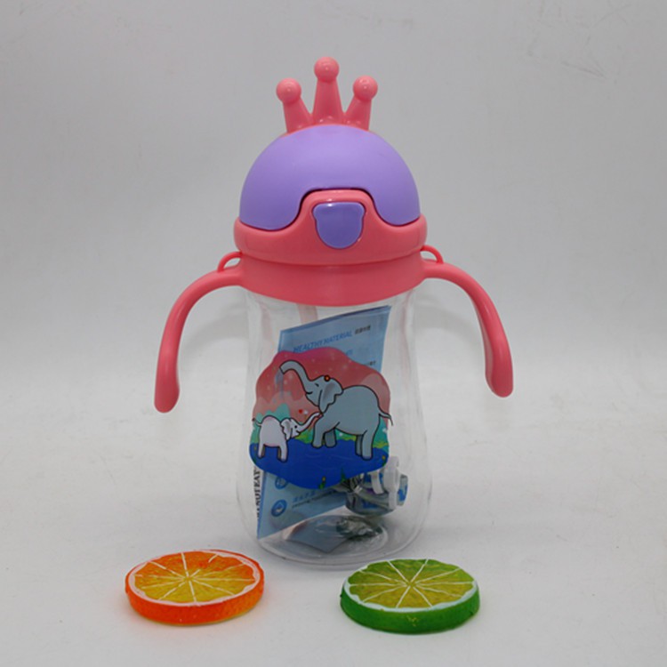 Bình ống hút tay cầm hình vương niệm cho bé