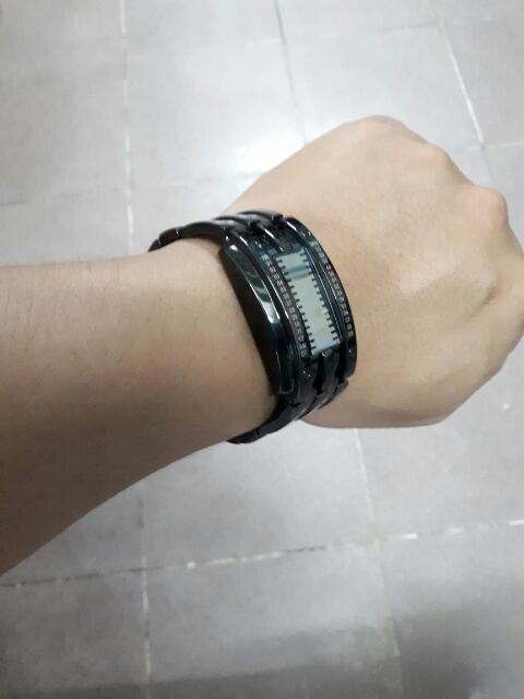 Vòng Đeo Tay Thời Trang Nam Nữ Kiêm Đồng Hồ LED Bằng Kim Loại