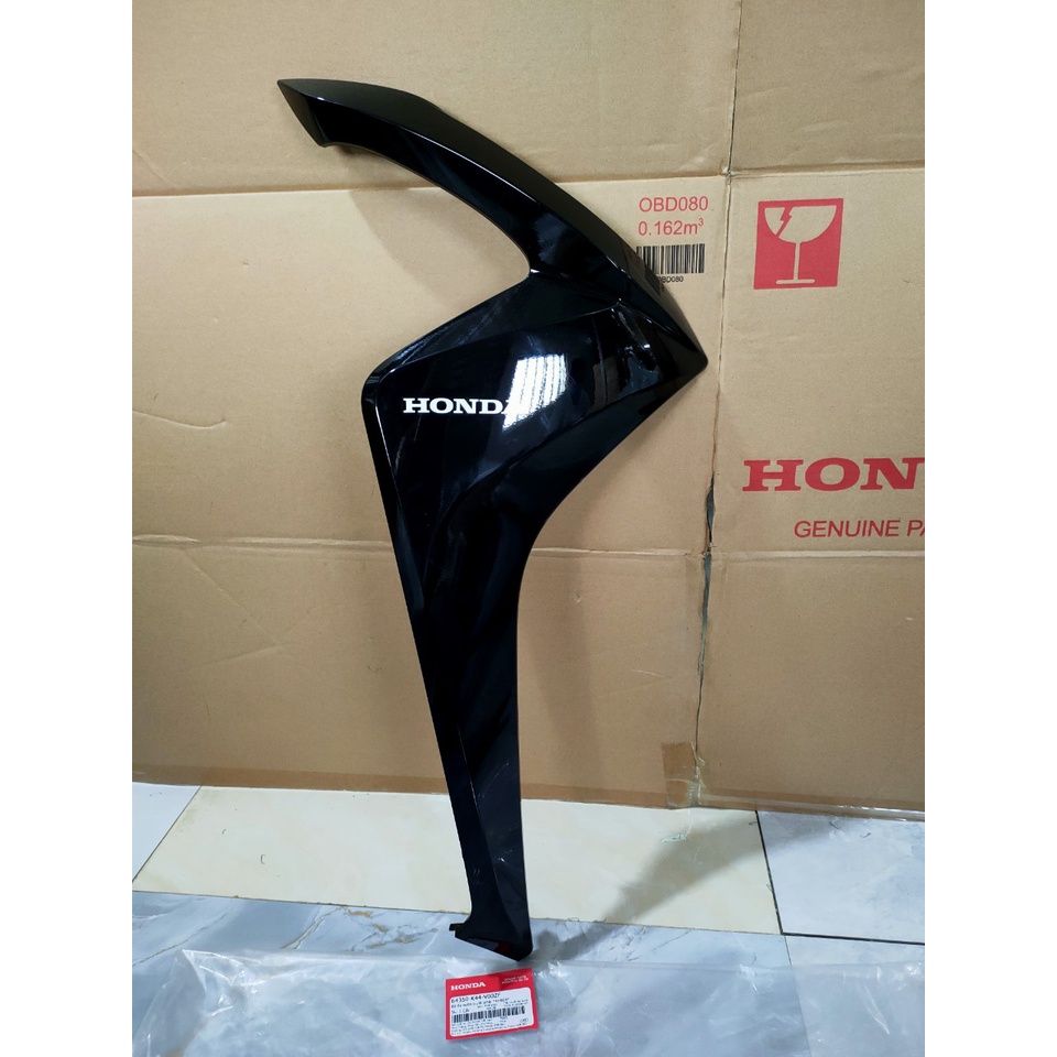 Ốp yếm trước bên phải - bửng yếm HONDA VISION năm 2014-2016-2018-2020 màu Đen bóng. *NH-B25M* 64350K44V00ZF