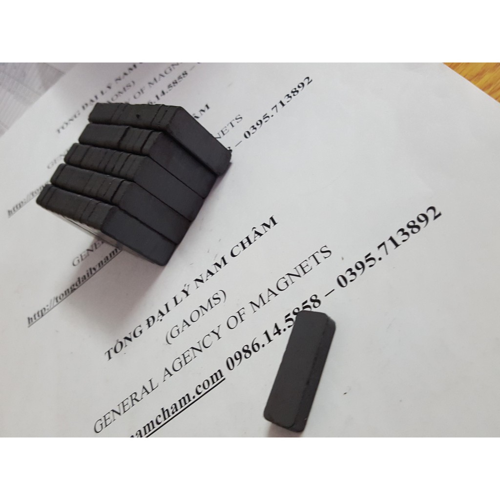 Nam châm Ferrite 30x10x5mm
