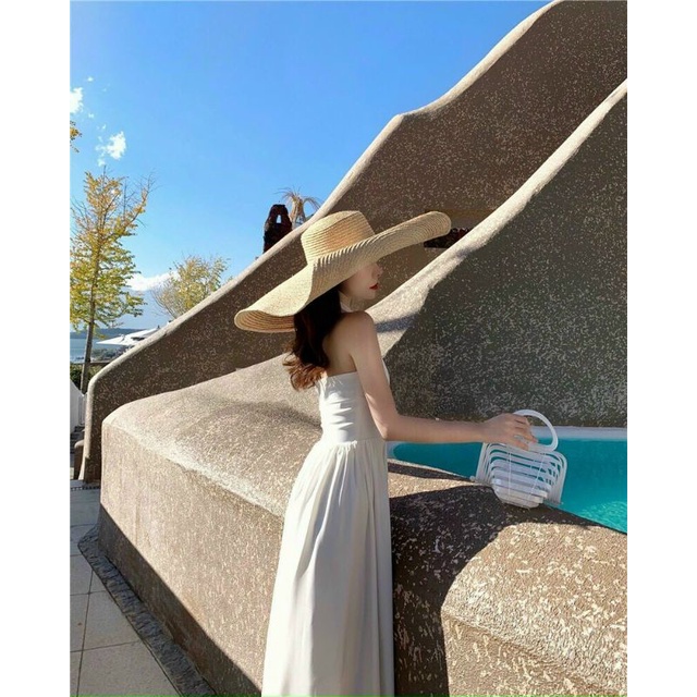 ĐẦM XOÈ maxi TRẮNG CỔ YẾM HỞ LƯNG
