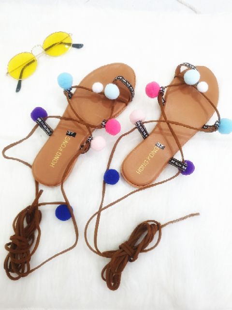 Giày sandal chiến binh cột dây viền thổ cẩm đính pom pom phong cách Boho