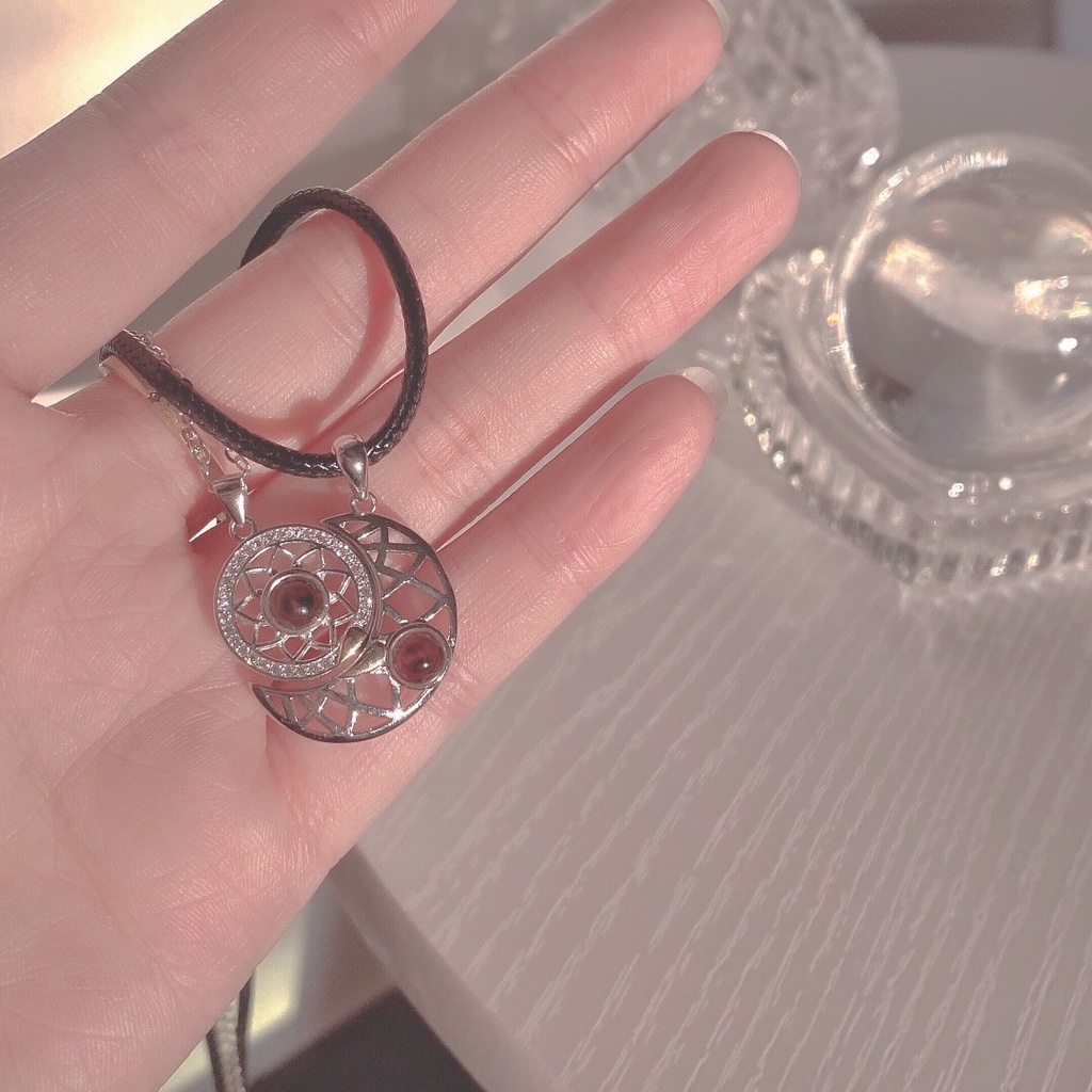 Set 2 Vòng cổ Mặt Trăng Và Mặt Trời 100 Ngôn Ngữ I Love You Có Nam Châm