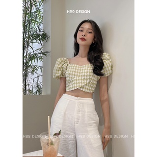 HOO DESIGN - Áo Croptop Tay Phồng Khóa Kim Loại Sau Lưng Màu Xanh Bơ Đan Trắng ( HÀNG CÓ SẴN )