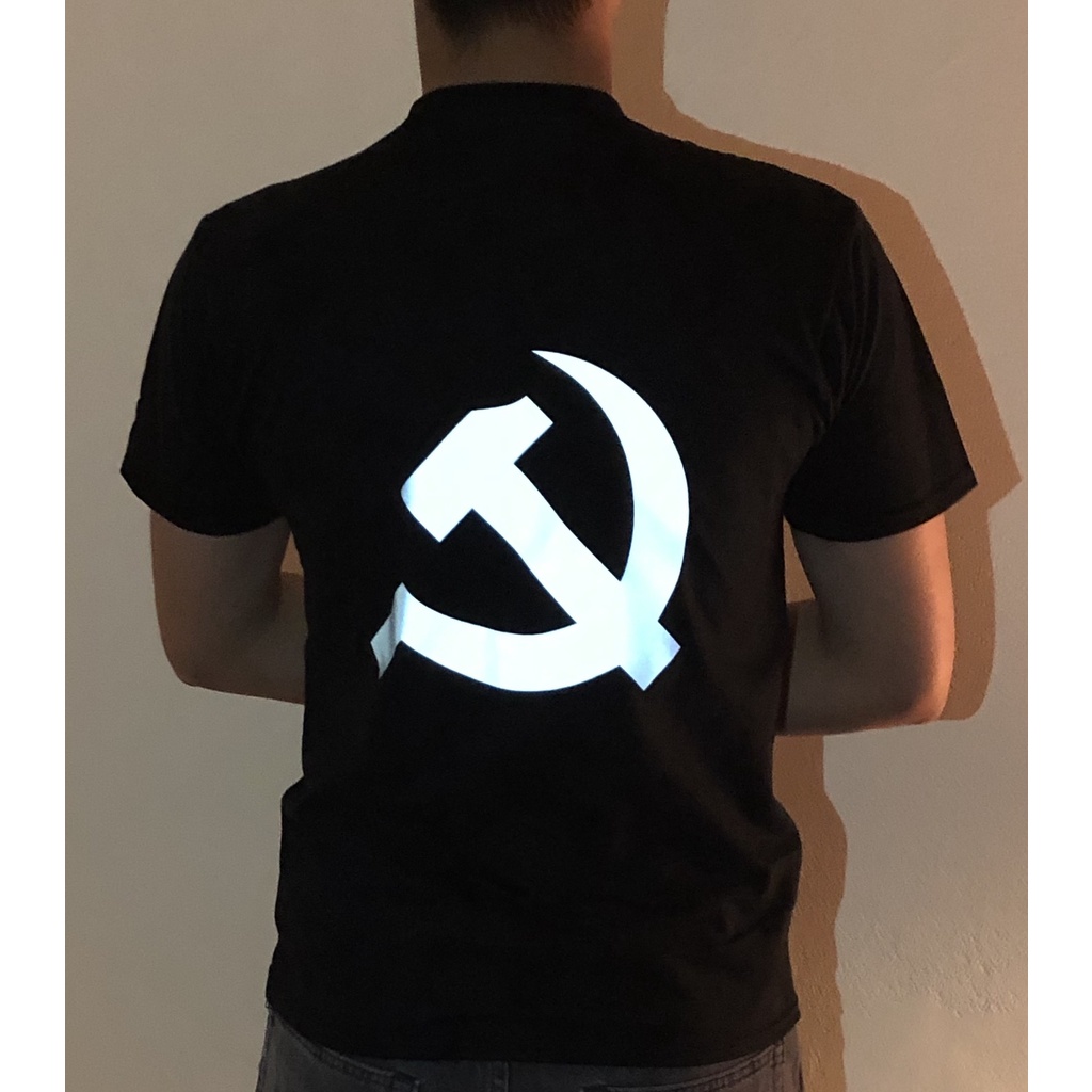 Áo phông cờ búa liềm