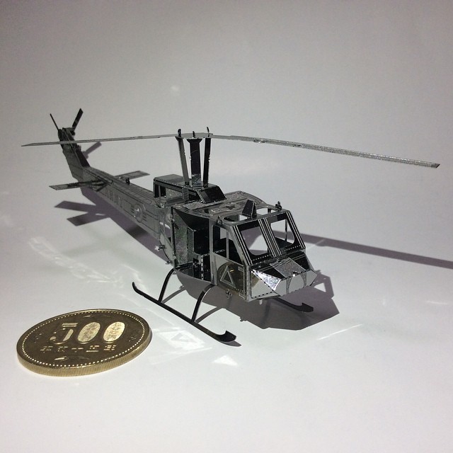 Mô Hình Lắp Ghép 3D Kim Loại Tự Ráp Máy Bay UH-1 Huey - Chưa Lắp