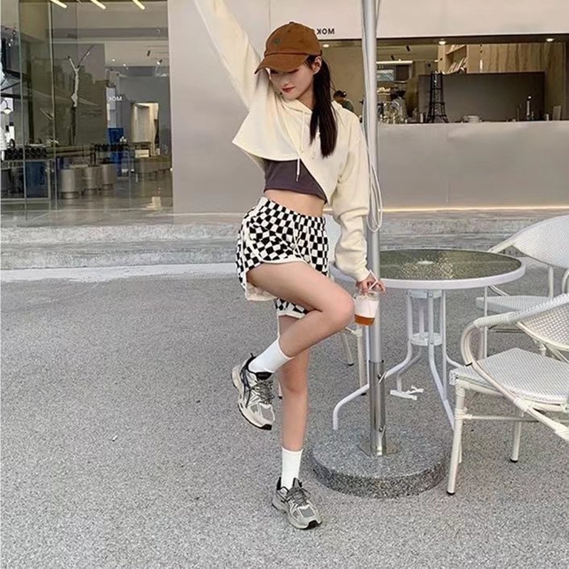 Quần ngắn IELGY cạp cao dáng rộng cột dây họa tiết kẻ caro