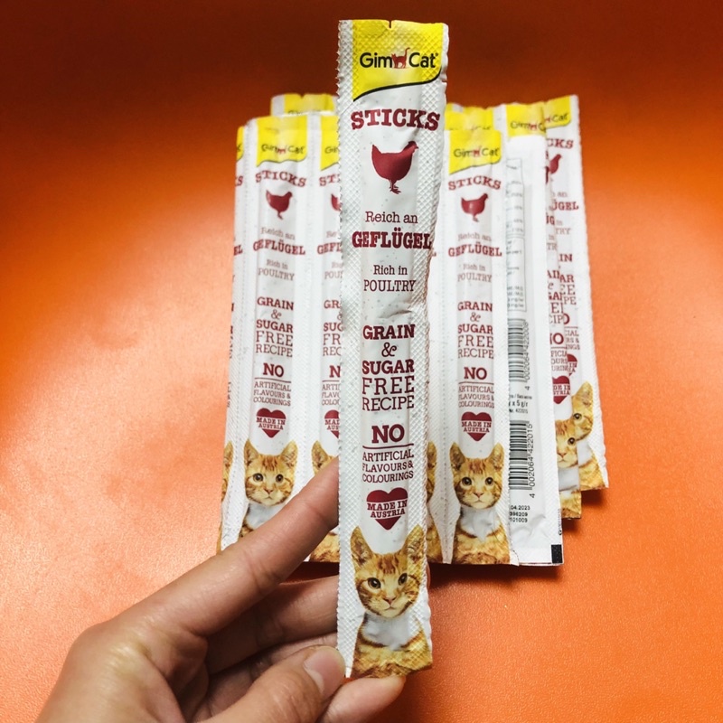 [𝙌𝒖̀𝙖 𝙩𝒂̣̆𝙣𝙜] Gimcat Treat que- đồ ăn thưởng vị gà và cá  / gimcat  sticks cho mèo mọi lứa tuổi