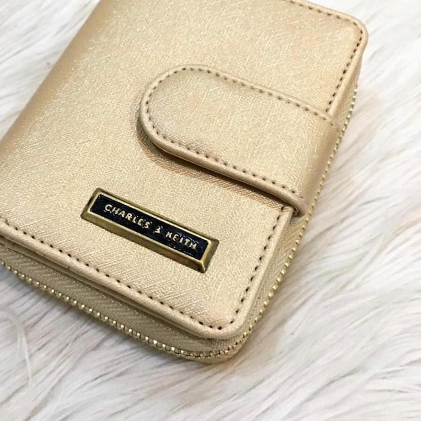 ^ Y-666 Simple Elegand Charles And Keith Wallet Can Be Fit Coins "