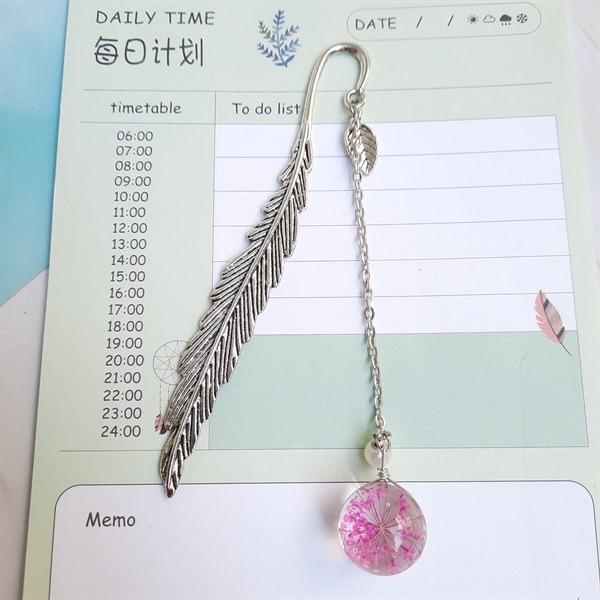 Bookmark Đánh Dấu Sách Lông Vũ Kim Loại Phối Quả Cầu Thủy Tinh Hình Hoa (Hoa Ngẫu Nhiên)