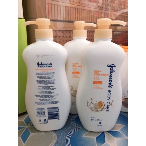 Sữa tắm Johnson's Body Care Extra Rich Moisturising Cream Body Wash 1 Lít