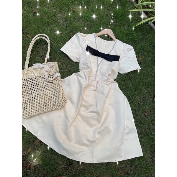 ĐẦM KEM CỔ V ĐÍNH ĐÁ NƠ NGỰC ĐEN