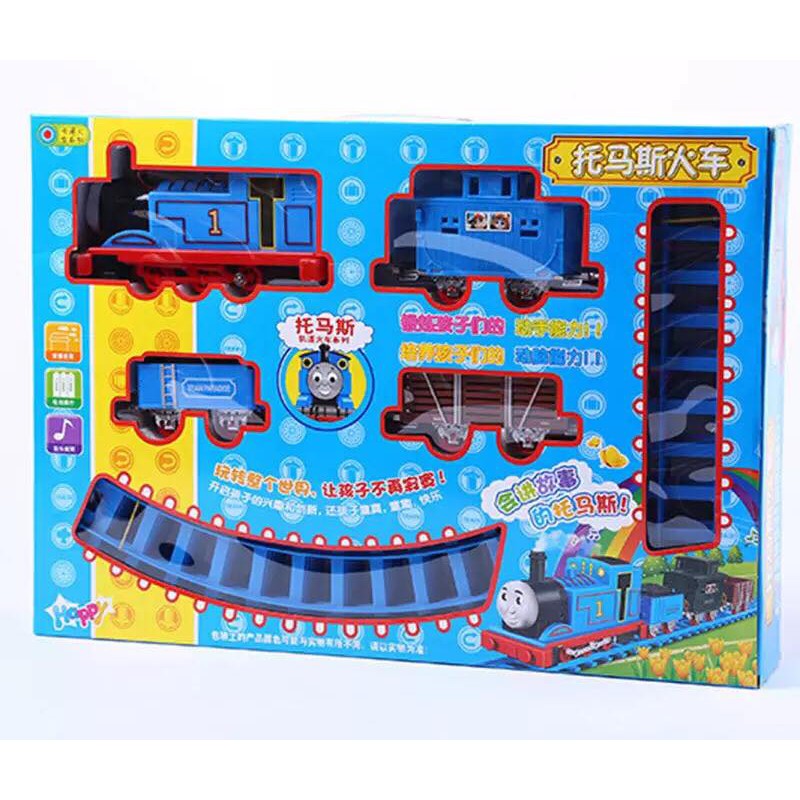 Đoàn tàu Thomas 4 toa chạy trên đường ray lắp ráp