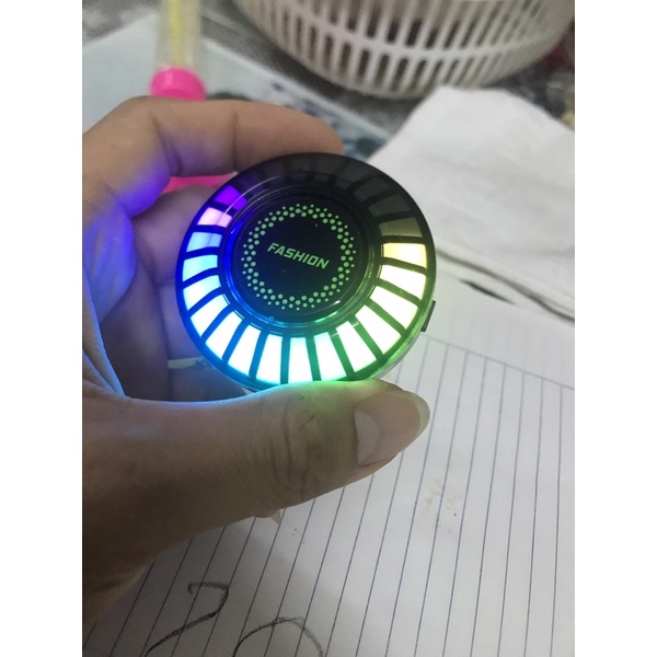 Nước hoa kẹp cửa gió điều hòa có Led nháy theo nhạc