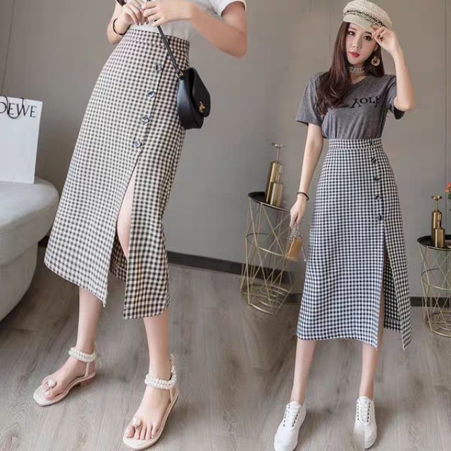 Chân A caro dài xẻ trước đính cúc C037