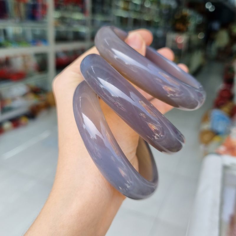 Vòng tay bản liền nguyên khối Chalcedony m.não màu xám tự nhiên size to