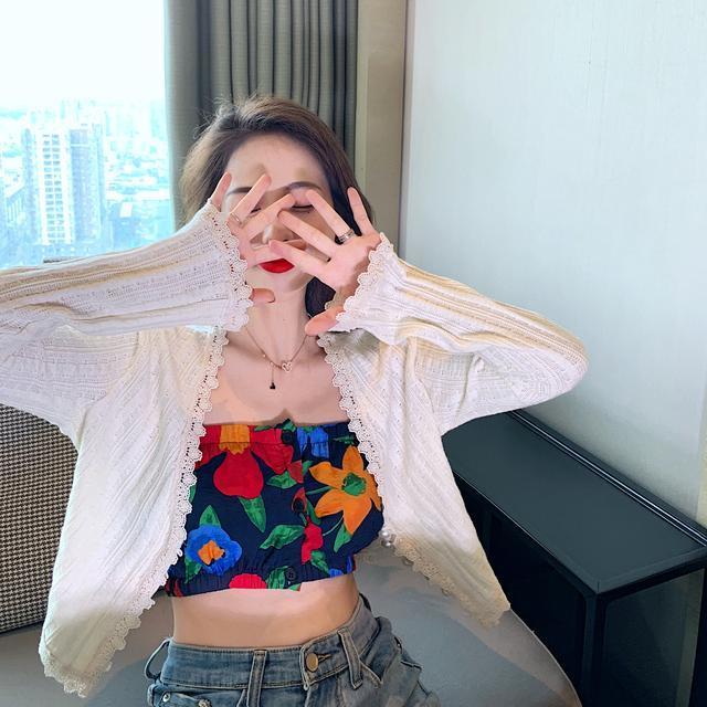 Áo BH trễ vai 2 dây in hoa phong cách mùa hè