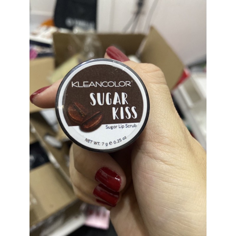 Tẩy tế bào chết môi KLEANCOLOR