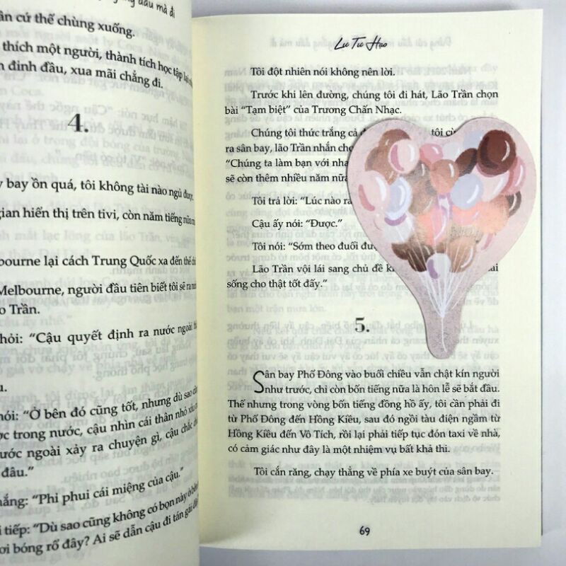 Sách Đừng Cúi Đầu Mà Khóc, Hãy Ngẩng Đầu Mà Đi Lư Tư Hạo