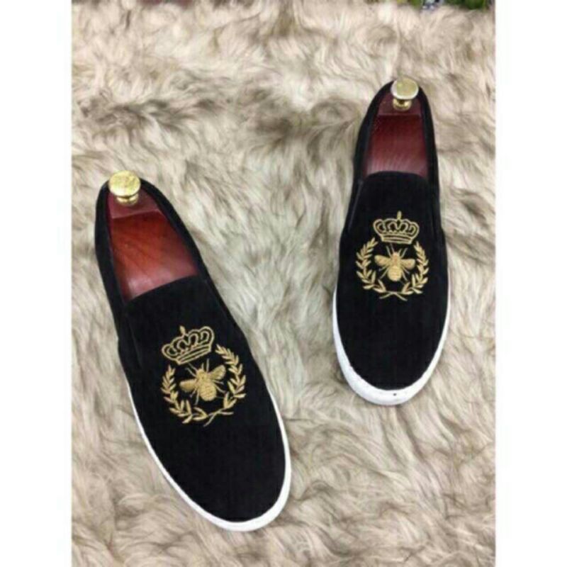 Giày slipon nam da lộn logo ong vua đế đúc êm nhẹ hàng hót | BigBuy360 - bigbuy360.vn