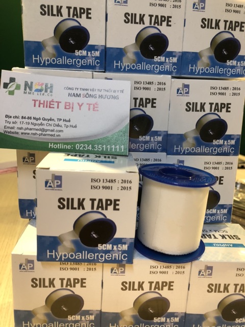 Băng dính cuộn vải lụa y tế Băng keo lụa, băng gạc vết thương xé lụa loại 5cm x 5m và 2.5cm x5m của An Phú